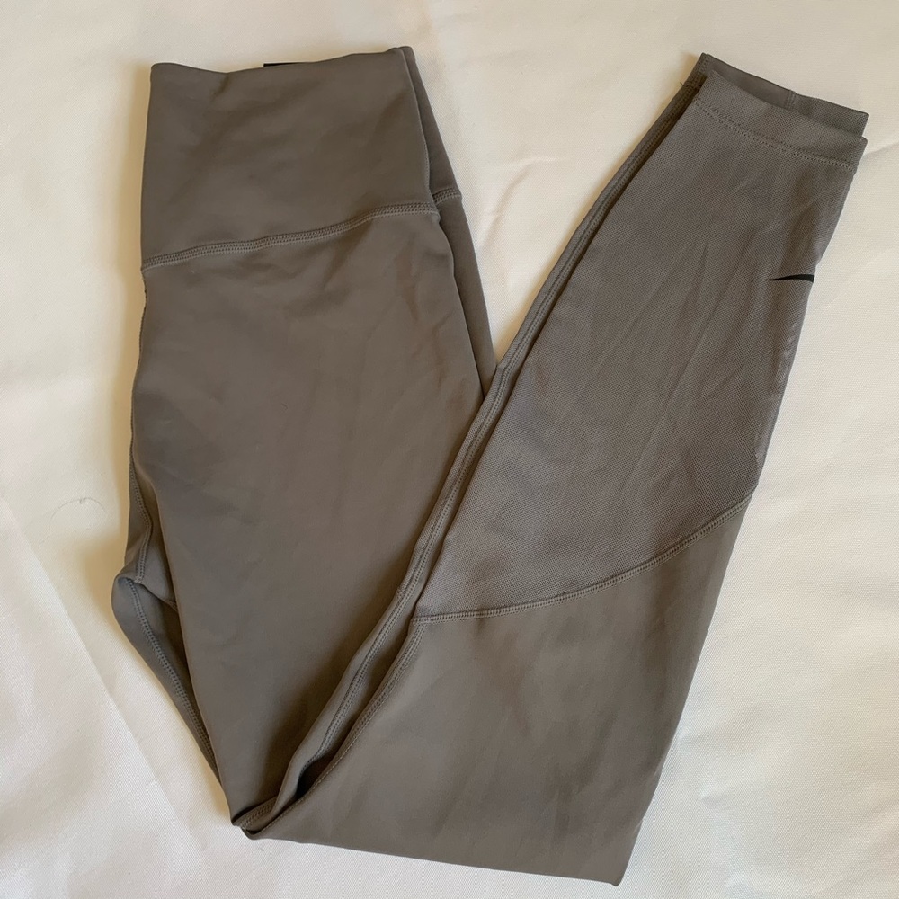 Grey Nike leggings